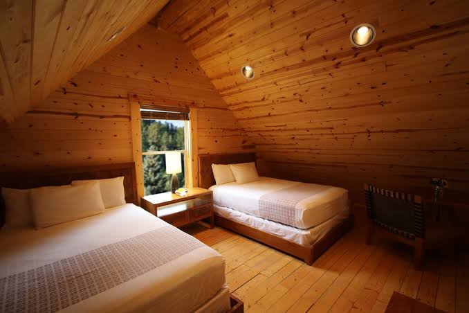 Mount Princeton cabin shared room romantasy retreat